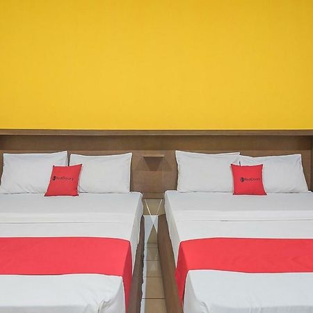 Hotel Reddoorz Near Alun Alun Subang Esterno foto