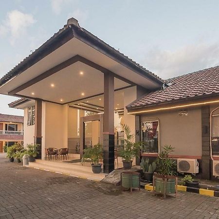 Hotel Reddoorz Near Alun Alun Subang Esterno foto