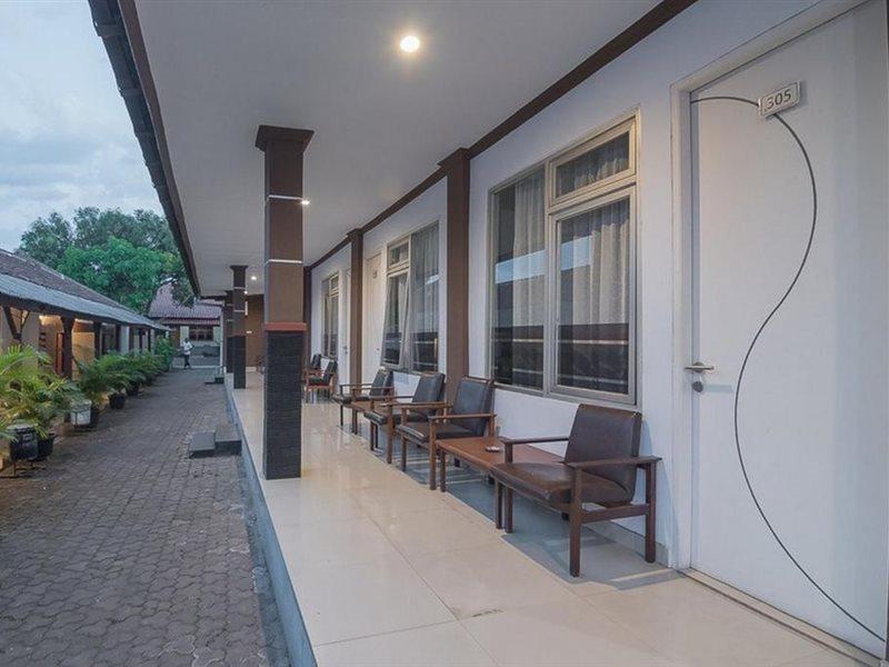 Hotel Reddoorz Near Alun Alun Subang Esterno foto