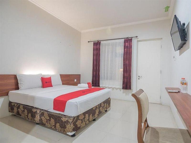 Hotel Reddoorz Near Alun Alun Subang Esterno foto