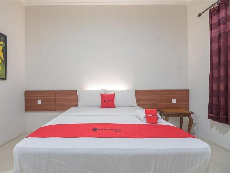 Hotel Reddoorz Near Alun Alun Subang Esterno foto
