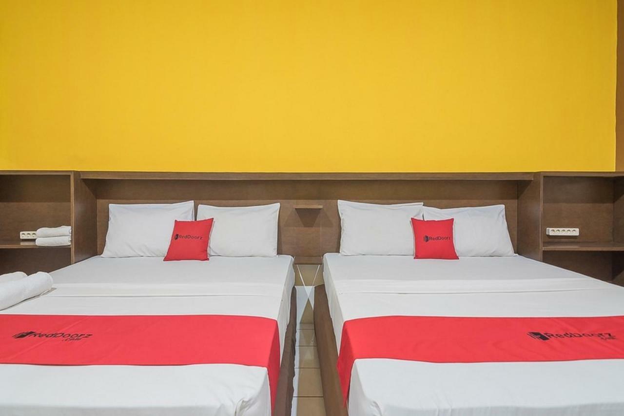 Hotel Reddoorz Near Alun Alun Subang Esterno foto