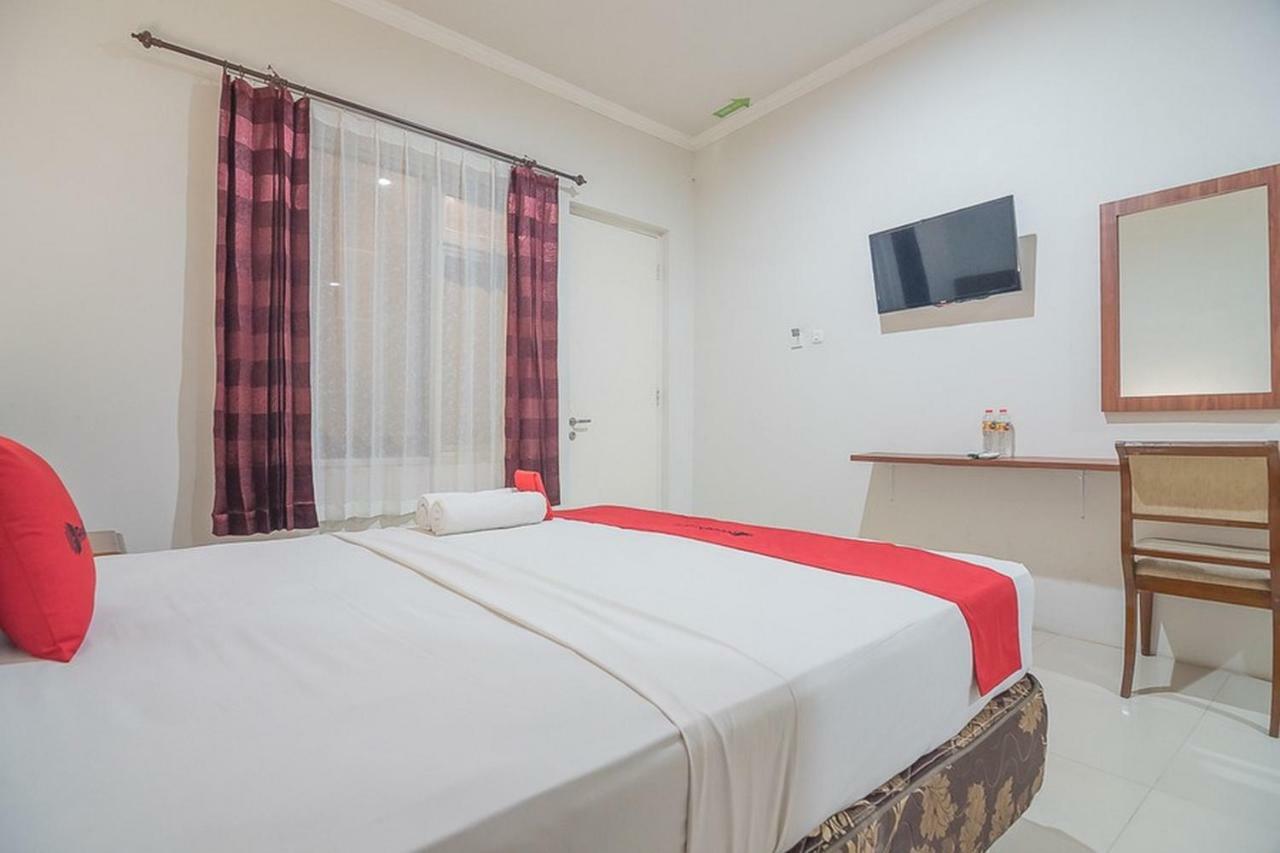Hotel Reddoorz Near Alun Alun Subang Esterno foto