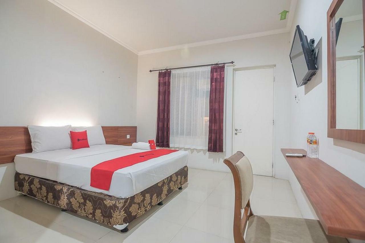 Hotel Reddoorz Near Alun Alun Subang Esterno foto