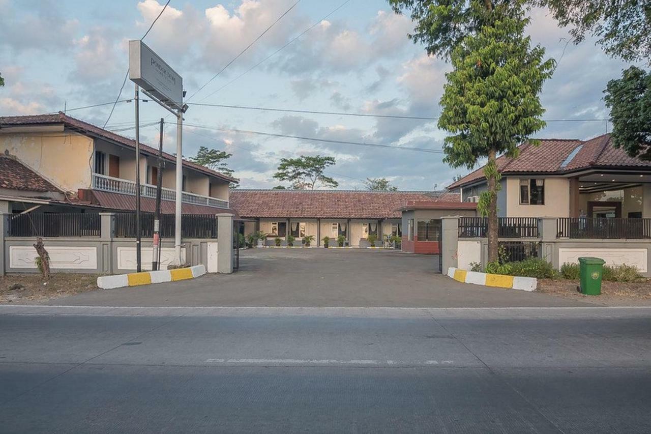 Hotel Reddoorz Near Alun Alun Subang Esterno foto