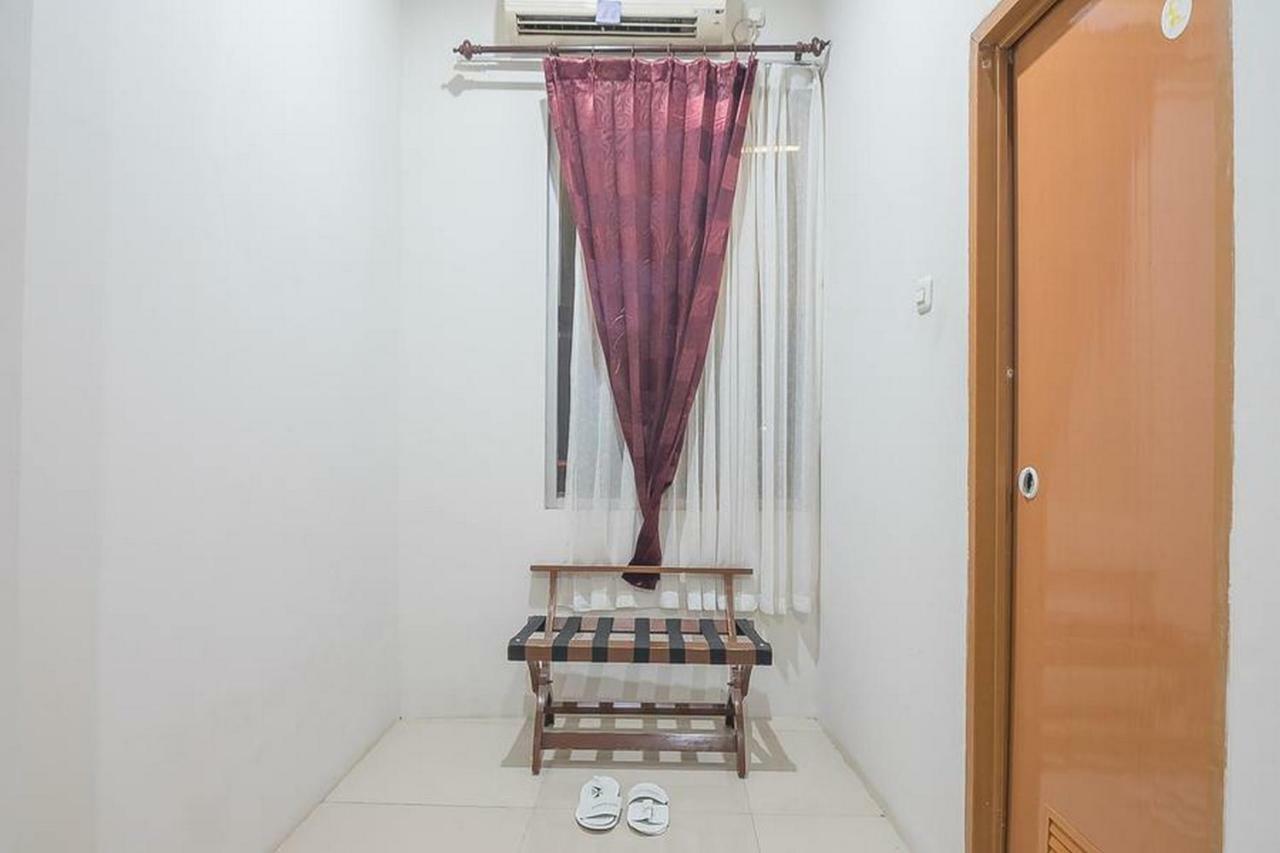 Hotel Reddoorz Near Alun Alun Subang Esterno foto