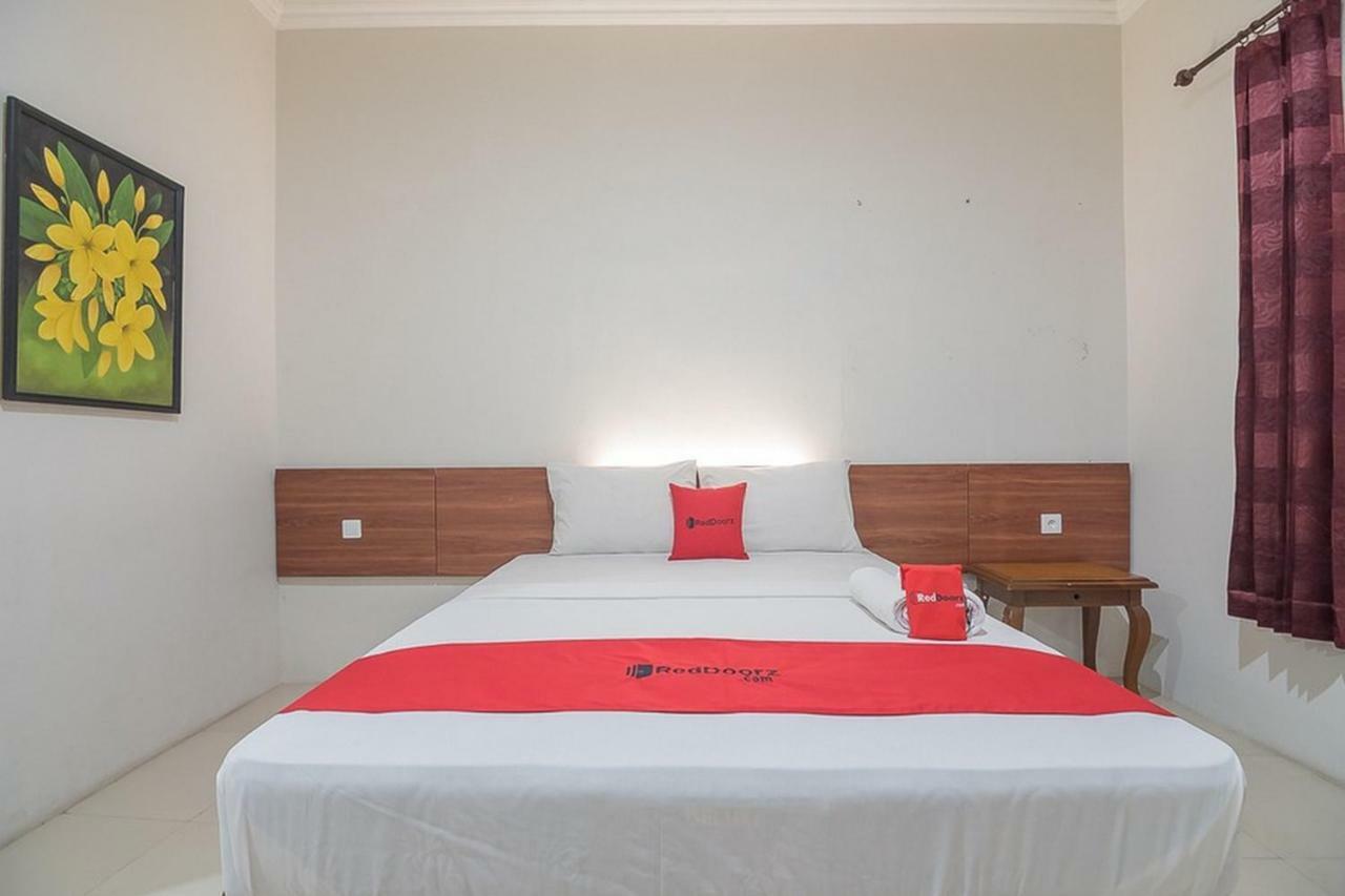 Hotel Reddoorz Near Alun Alun Subang Esterno foto