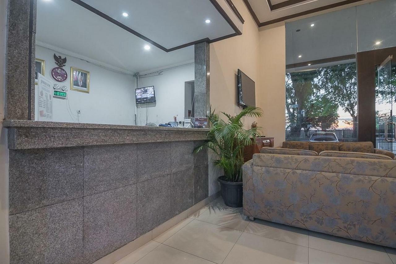 Hotel Reddoorz Near Alun Alun Subang Esterno foto